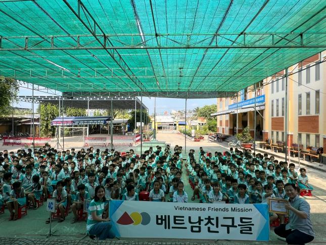 Đồng hành chắp cánh ước mơ – VFriends EDU tận tâm trong giáo dục
